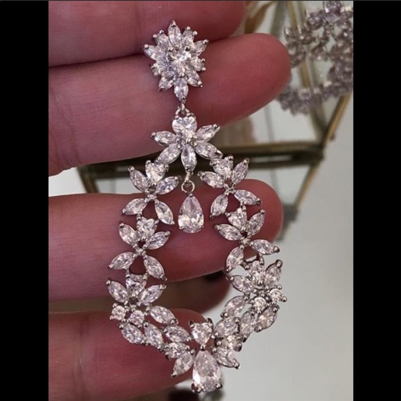 Platinum cover earrings with zirconium - Picture 2 of 3